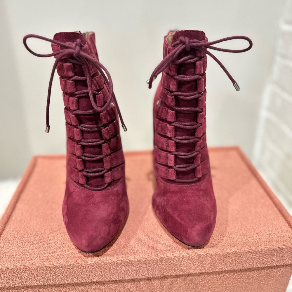 BCBGENERATION Elegant Burgundy Lace-Up Ankle Boots
